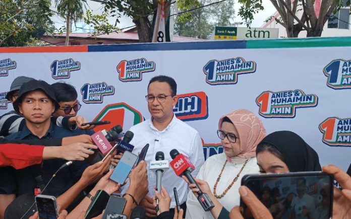 Kampanye Anies di Aceh (1) Capres Anies Baswedan saat memberikan keterangan pers kepada awak media usai kampanye. Foto: Komparatif.ID/Fuad Saputra.