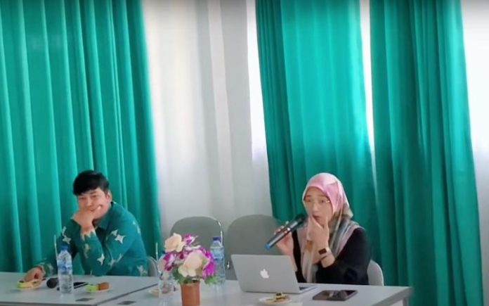 Nino Umuslim Di Umuslim, Peneliti Sebut Pengungsi Luar di Indonesia 12 Ribu , Akademisi Hubungan Internasional President University, Nino Viartasiwi (kanan) menyebut total jumlah pengungsi luar negeri di Indonesia mencapai 12 ribu jiwa. Foto: Ho for Komparatif.ID.