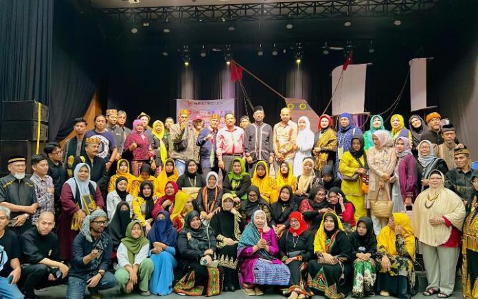 Peringatan Hari Lahir Malahayati (1) Majelis Seniman Aceh (MaSA) menggelar Peringatan Hari Lahir Malahayati ke-473 di Gedung Teater Tertutup Taman Budaya Banda Aceh pada Senin (1/1/2024) malam. Foto: Ho for Komparatif.ID.