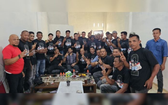 Posko Zulfadhli Mualem Bertandang ke Posko Zulfadhli Ketum DPA PA Aceh Muzakir Manaf (Mualem) saat bertandang ke Posko Pemenangan Zulfadhli, A.Md di Gampong Meunasah Manyang Namploh, Samalanga, Selasa (23/1/2024). Foto: Ho for Komparatif.ID.