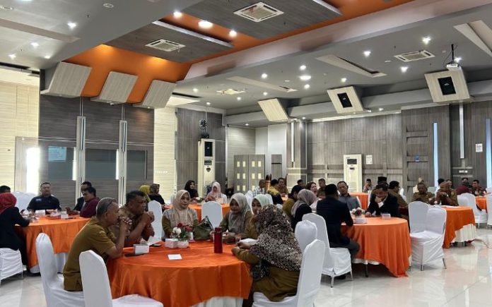 Penegakan Qanun KTR Tidak Akan Rugikan Sektor Pariwisata Capacity Building Penerapan KTR di Sektor Pariwisata, Hospitality Smokefree Excellence yang berlangsung di Balai Kota Banda Aceh, Selasa (30/1/2024). Foto: The Aceh Institute.