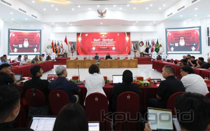 Rakor KPU Jadi 6, KPU Pangkas Tema Debat Cawapres Rapat koordinasi KPU bersama tim pasangan calon serta media penyelenggara debat keempat, di Ruang Sidang Utama KPU, Jakarta, Rabu (17/1/2024). Foto: KPU.