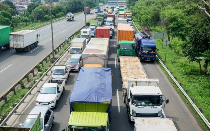 Ilustrasi Mudik Pemudik Naik 9 Persen, Ini yang Dilakukan Dishub Aceh Ilustrasi arus mudik. Foto: Komparatif.ID. Cuaca Buruk Mengintai Aceh, Pemudik Diimbau Lebih Waspada