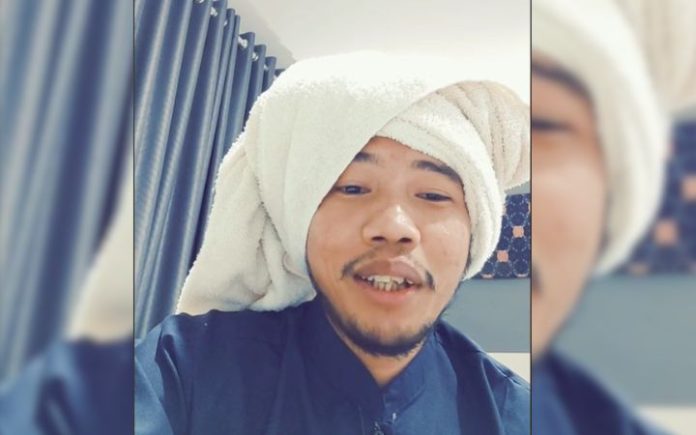 Abu laot Meski divonis empat bulan penjara dan dinyatakan bersalah telah melakukan ujaran kebencian terhadap Sayed Mulyadi,S.H, Abu Laot tetap bahagia. Foto: Tiktok Al_mukarram Abu Laot.