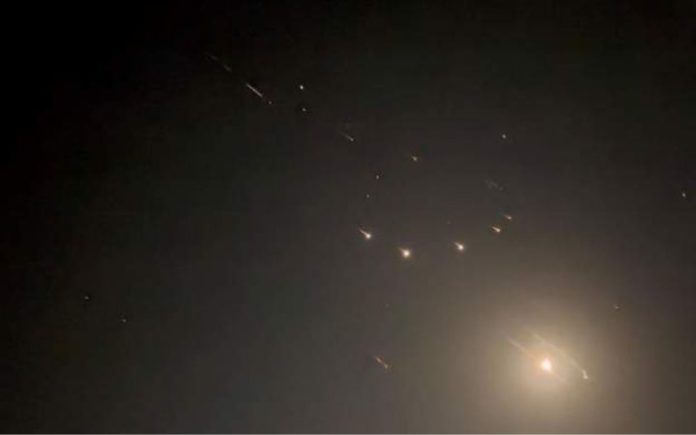 Iran Siapkan Serang Lebih Besar Bila Israel Membalas Rudal balistik Iran. Foto: BBC.