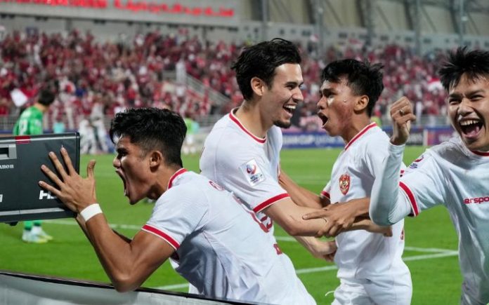 Garuda Muda Pupuskan Target Korea Selatan Menuju Olimpiade Paris Penyerang Indonesia, Ramadhan Sananta saat merayakan kemenangan bersama rekan-rekannya usai membungkam Korea Selatan pada laga Piala Asia U-23 AFC Cup 2024 di Stadion Abdullah bin Khalifa, Doha, Jumat (26/4/2024). Foto: PSSI.