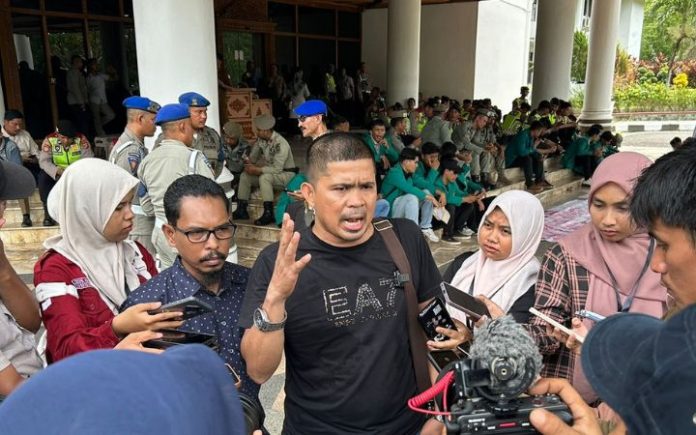 AMMPP Minta Kejati Aceh Audit Seluruh Program BRA Tahun 2023 Koordinator Lapangan AMMPP Syahril Ramadhan. Foto: Komparatif.ID/Rizki Aulia Ramadhan.