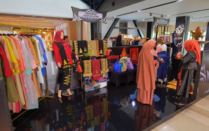 Busana Muslim Khas Aceh Dipamerkan di Jakarta Pemerintah Aceh melalui Disbudpar menggelar Aceh Muslim Fashion Festival (AMFF) di Sarinah Mall, Jakarta Pusat, pada 24-26 Mei 2024. Foto: Disbudpar.