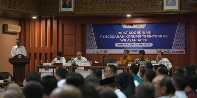 Azwardi Abdullah 18 Ribu Aset Pemerintah di Aceh Belum Bersertifikat 18 Ribu Aset Pemerintah di Aceh Belum Bersertifikat Pj Sekda Aceh Azwardi Abdullah saat membuka rakor Pencegahan Korupsi Terintegrasi Wilayah Aceh yang diikuti Oleh seluruh Sekda Kabupaten/Kota se-Aceh di Gedung Serbaguna Setda Aceh, Banda Aceh, Rabu (29/5/2024).