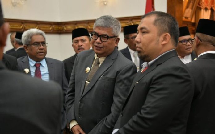 Pj Gubernur Aceh Bustami Hamzah pada Rapat Umum Pemegang Saham (RUPS) PT BAS Tahun Buku 2023 di Meuligoe Gubernur, Anjong Mon Mata, Banda Aceh, Minggu (5/5/2024). Foto: Ho for Komparatif.ID.