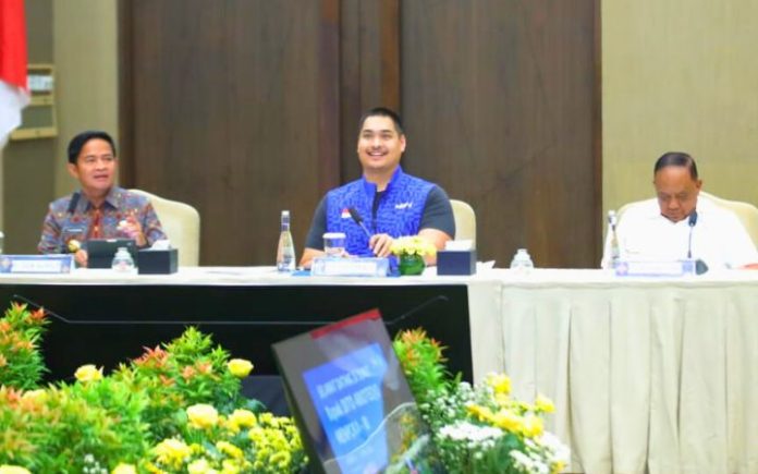 Menpora Dito Menpora Bantah Isu PON 2024 Ditunda Menpora Dito Ariotedjo memimpin rapat koordinasi PON XXI 2024 wilayah Sumatera Utara di Hotel Santika Medan, Jumat (17/5/2024). Foto: Herry/kemenpora.go.id.