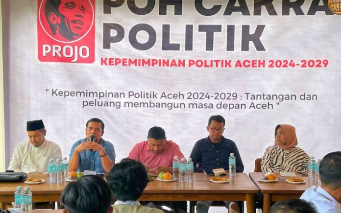 Projo Aceh Cari Pemimpin Berkualitas, Projo Aceh Gelar Poh Cakra Politik Projo Aceh gelar diskusi Politik Poh Cakra kepemimpinan politik Aceh 2024-2029 di Soba Cafe, Kamis (23/5/2024). Foto: Komparatif.ID/Rizki Aulia Ramadan.