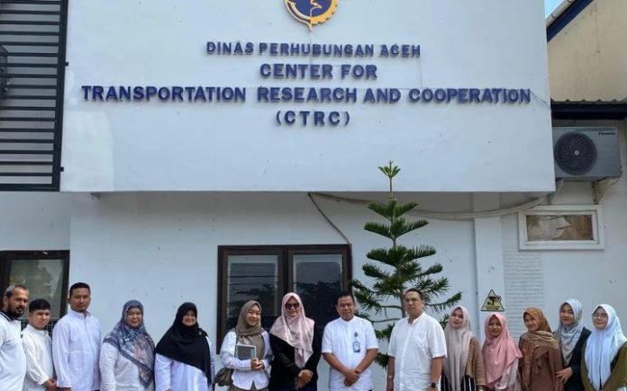 Dishub Aceh Gandeng Aceh Institute Perkuat Implementasi KTR di Transum Dinas Perhubungan (Dishub) menggandeng The Aceh Institute untuk memperkuat implementasi KTR di transum. Foto: Ho for Komparatif.ID.