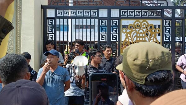 adi-warsidi (1) wartawan aceh tolak revisi uu penyiaran