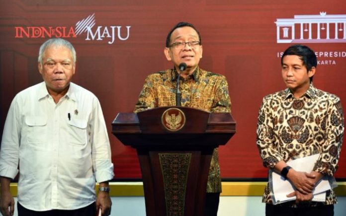Menteri Sekretaris Negara Pratikno, Menteri PUPR Basuki Hadimuljono, dan Wamen ATR/BPN Raja Juli Antoni, di Kantor Presiden, Jakarta, Senin, (3/6/2024). Foto: Kemensetneg.