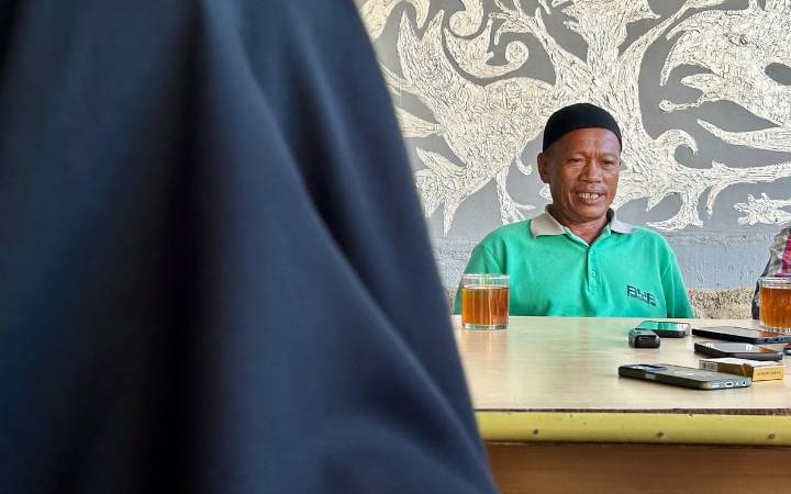 Sulaimansyah Dianiaya Oknum TNI Hingga Tewas, Keluarga Minta KeadilanAyah Sulaimansyah, Salat Ibrahim. Foto: Komparatif.ID/Fuad Saputra.