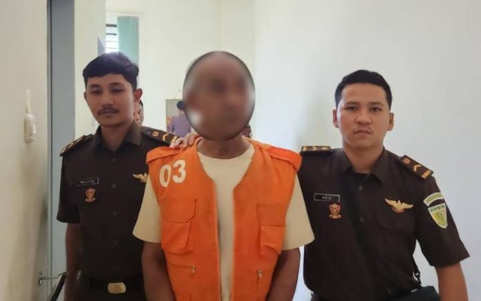 Kejari Bireuen (2) Pelaku Pelecehan Anak Kandung di Bireuen Dituntut 90 Bulan Penjara ZA pelaku pelecehan anak kandungnya dituntut 90 bulan penjara. Foto: Ho for Komparatif.ID.