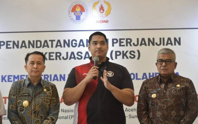 Menpora Dito (2) Awasi Penggunaan Dana, Kemenpora Bentuk Satgas Pengawalan PON 2024 (ki-ka) Pj Gubernur Sumatra Utara Agus Fatoni, Menpora Dito Ariotedjo, dan Pj Gubernur Aceh Bustami Hamzah. Foto: Kemenpora.