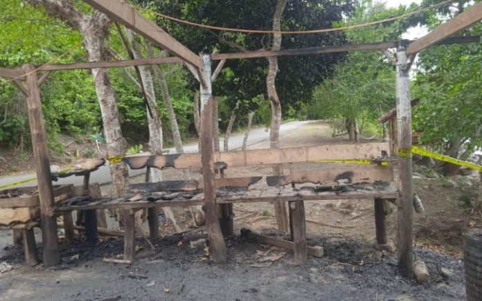 Dalang Pembakaran Kios di Pidie Masih Jadi Misteri Pemilik Kios Minta Polisi Usut Tuntas Polisi masih dalami kasus pembakaran kios di Kecamatan Muara Tiga, Pidie. Foto: HO for Komparatif.ID.