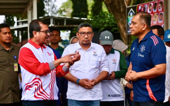 Aceh Gelar Simulasi Pelayanan Tamu PON 2024 Azwardi saat meninjau simulasi pelayanan penyambutan tamu PON 2024. Foto: HO for Komparatif.ID.
