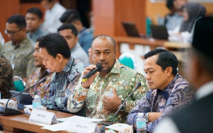 Fadhil Ilyas Pj Gubernur Apresiasi Peran Bank Aceh Sukses PON XXI Plt. Direktur Utama Bank Aceh, Fadhil Ilyas (tengah) pada rapat bersama PB PON di Kantor Gubernur Aceh, Rabu (28/8/2024). Foto: HO for Komparatif.ID.