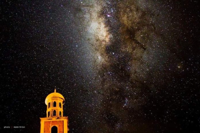 Galaksi Bima Sakti Tips & Trik Cara Memotret Galaksi Bima Sakti Galaksi Bima Sakti (Milky Way). Foto: Adek.