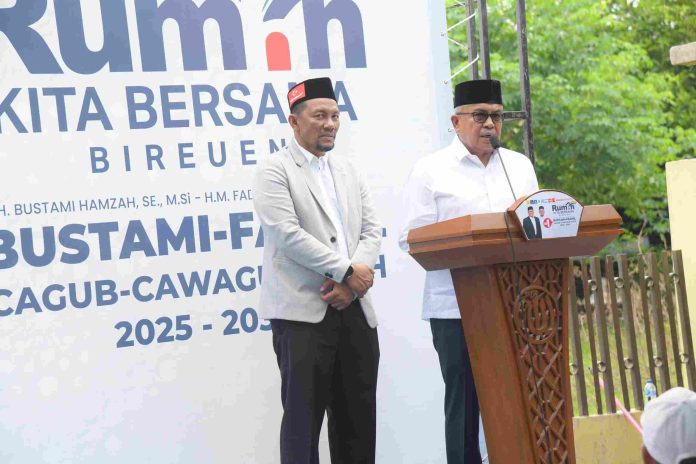 1000660435_11zon Dihadiri ribuan orang, Bustami Hamzah dan Fadhil Rahmi awali kampanye di Bireuen, Kamis (26/9/2024). Foto: HO for Komparatif.ID.