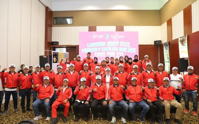 Bank Aceh Dukung Atlet Aceh dengan Jersey Edisi Khusus PON 2024 Bank Aceh luncurkan jersey dan kartu ATM dan Pengcard edisi khusus PON. Foto: HO for Komparatif.ID.