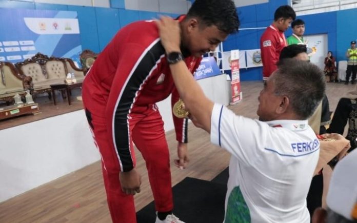 Kurash PON XXI Kurash Dulang 5 Emas Untuk Aceh di PON XXI Kontingen Kurash Aceh dulang lima medali di PON XXI yang berlangsung di Gedung Utama Jantho Sport City, Kota Jantho. Foto: HO for Komparatif.ID.