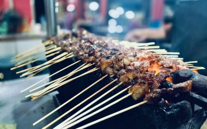 Sate Sudi Mampir (1) Sate Sudi Mampir, Citarasa Legendaris Sate Matang Sate Sudi Mampir. Foto: Komparatif.ID/Muhajir Juli.