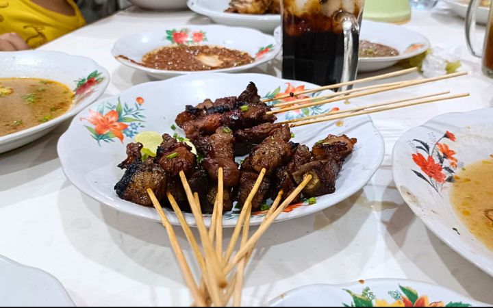 Sate Sudi Mampir. Foto: Komparatif.ID/Muhajir Juli.