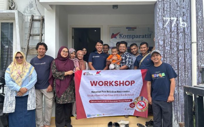 AI (2) Strategi Membumikan Kampanye KTR di Aceh Workshop Memperkuat Peran Media Dalam Mempromosikan Kebijakan Kawasan Tanpa Rokok (KTR) di Kota Banda Aceh di Kantor Redaksi Komparatif.ID, Kamis (3/10/2024). Foto: Komparatif.ID/Fuad Saputra.