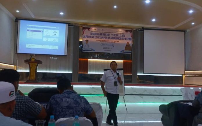 DPMPTSP Bireuen Gelar Bimtek LKPM Untuk 148 Pelaku Usaha DPMPTSP Bireuen gelar laporan kegiatan penanaman modal (LKPM) di Wisma Bireuen Jaya, Rabu (16/10/2024). Foto: Komparatif.ID/Bahagia Arbi.