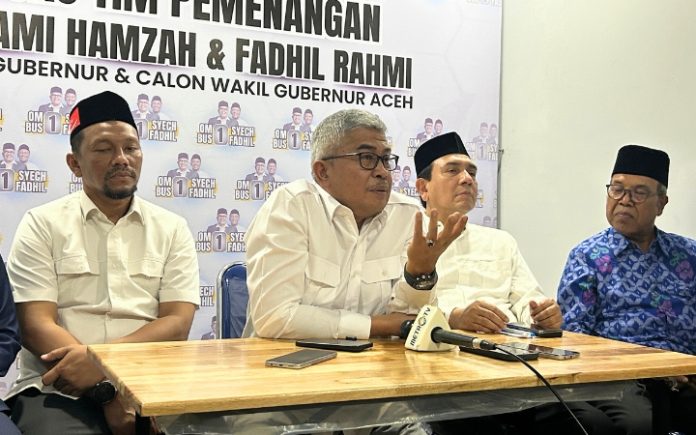 Bustami Hamzah (49) Bustami-Fadhil Rahmi Resmikan Posko Pemenangan Calon Gubernur Aceh nomor urut Bustami Hamzah pada konferensi pers usai peresmian posko pemenangan, Selasa (1/10/2024). Foto: Komparatif.ID/Fuad Saputra. Bustami Hamzah Difitnah Akan Hapus JKA