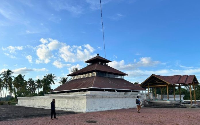 Masjid Tuha Indrapuri (2) Masjid Tuha Indrapuri, Warisan Iskandar Muda yang Dibangun di atas Candi Masjid Tuha Indrapuri. Foto: Komparatif.ID/Fuad Saputra.