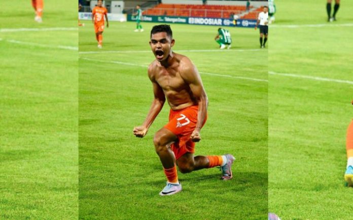 Persiraja Kalahkan PSMS 2-1 dalam Laga Tanpa Penonton Penyerang Persiraja Miftahul Hamdi saat merayakan golnya ke gawang PSMS Medan. Foto: Persiraja.