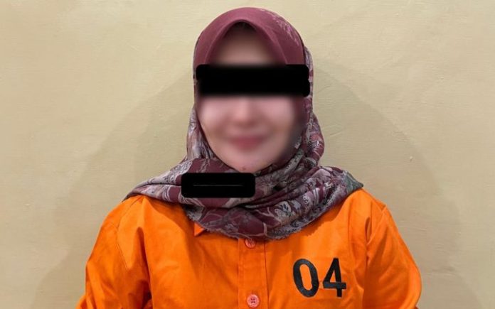 Terjerat Kasus Penyebaran Konten Asusila, Selebgram Aceh MD Ditangkap Penyidik Subdit Siber Ditreskrimsus Polda Aceh menangkap dan menahan selebgram MD alias ML usai terjerat kasus penyebaran konten asusila. Foto: HO for Komparatif.ID.