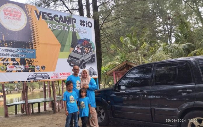Suzuki Grand Iwan & Cinta Sejati Bersama Suzuki Grand Escudo 2.0l Suzuki Grand Escudo 2.0l tahun perakitan 2005. Foto: Koleksi Iwan Rahadian.