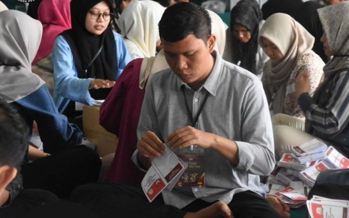 KIP Banda Aceh Temukan 54 Surat Suara Rusak