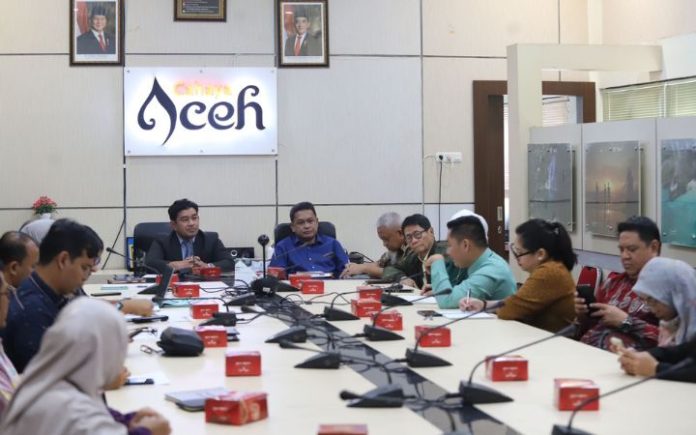 Delegasi Bangsa Moro Pelajari Pengembangan Pariwisata Religi Aceh Kadisbudpar Aceh, Almuniza Kamal, saat menerima kunjungan delegasi Bangsa Moro. Foto: Disbudpar.