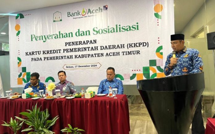 Bank Aceh (18) Bank Aceh Serahkan KKPD ke Pemkab Aceh Timur Bank Aceh menyerahkan KKPD kepada Pemkab Aceh Timur di Royal Hotel Idi Rayeuk pada Selasa, (17/12/2024). Foto: HO for Komparatif.ID,