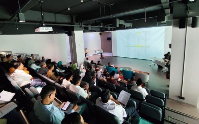 IPS Aceh 2024 Dimensi Akhlak Indeks Pembangunan Syariah Aceh 2024 Merosot Diseminasi hasil survei Indeks Pembangunan Syariah (IPS) Provinsi Aceh tahun 2024. Foto: HO for Komparatif.ID.