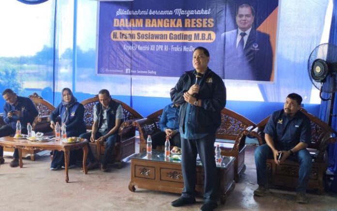 Reses di Langsa, Irsan Sosiawan Komit Perjuangkan Aspirasi Masyarakat Anggota DPR RI Fraksi NasDem, Irsan Sosiawan Gading, pada reses di Kota Langsa, Rabu, (18/12/2024). Foto: HO for Komparatif.ID.