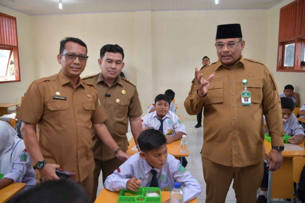 Makan bergizi gratis Makan Bergizi Gratis Tetap Lanjut Saat Puasa Ramadan