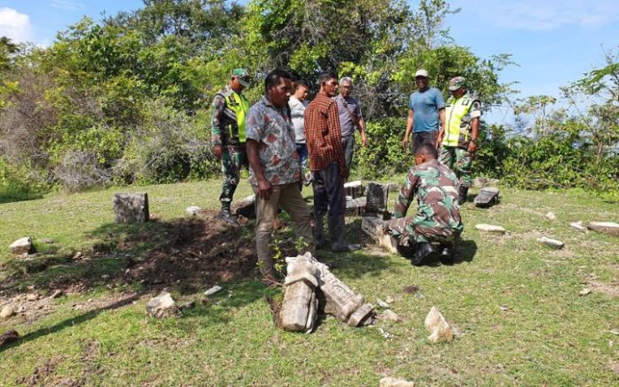 Babinsa Babinsa Cek Makam Raja Bihari di Gampong Tuha Biheu