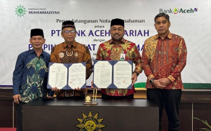 Bank Aceh dan Muhammadiyah Jalin Kerjasama Layanan Perbankan BAS Jadi Bank Syariah Daerah Pertama yang Jalin Kerjasama dengan Muhammadiyah Bank Aceh dan PP Muhammadiyah tandatangani MoU penyediaan layanan keuangan perbankan di kantor pusat PP Muhammadiyah, Yogyakarta, Kamis (9/1/12025). Foto: HO for Komparatif.ID.