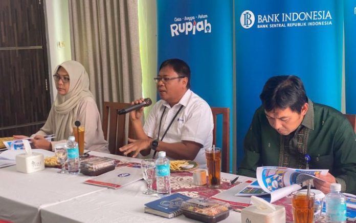 Ekonomi Aceh Tumbuh Pesat Berkat PON, Inflasi Terkendali di Batas Bawah Kepala Bank Indonesia Provinsi Aceh, Rony Widijarto, mengungkapkan pertumbuhan ekonomi Aceh mencapai 5,17 persen pada triwulan ketiga 2024, melampaui rata-rata nasional. Foto: HO for Komparatif.ID.