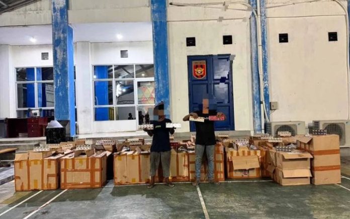 Bea Cukai Langsa Gagalkan Peredaran Rokok Ilegal Senilai Rp1,75 M Negara Diperkirakan Rugi Rp1,22 M Petugas Bea Cukai Langsa menangkap dua pelaku dan menyita 1,18 juta batang rokok ilegal senilai Rp1,75 miliar dan. Foto: Dok. Bea Cukai Langsa.