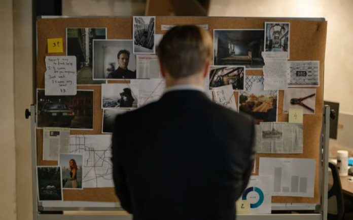 Detektif Perusahaan Jerman Sewa Detektif untuk Bongkar Karyawan Bohong Cuti Sakit Ilustrasi: Komparatif.ID.