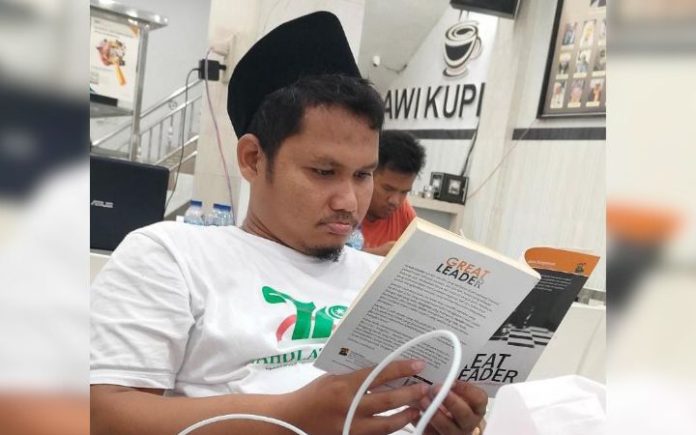 Imam Salat Tidak Becus, Boleh Ditampar? Faisal Kuba, Akademisi STISNU Aceh dan Sekjen PB RTA Aceh. Foto: HO fot Komparatif.ID.
